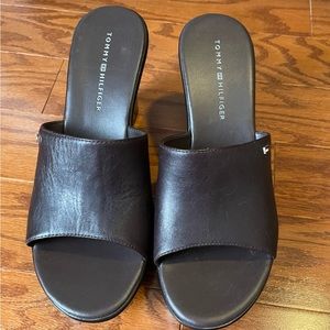 Tommy Hilfiger Brown Leather Open Toe Slides, Size 7.5. NWOB